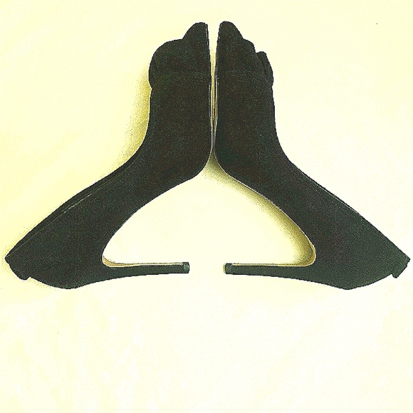 BCBGeneration Black Velvet Ruffle Stilleto Heels 8.5B - Picture 8 of 11